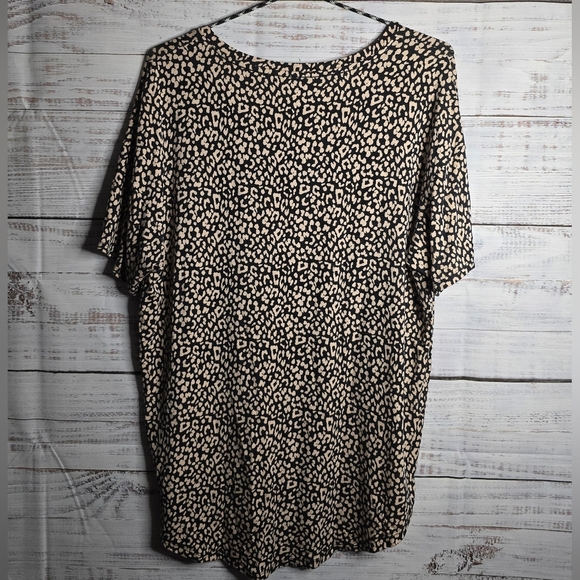 American Eagle Outfitters Black and Cream Leopard Print Tee Size S Loose Fit - Picture 4 of 4